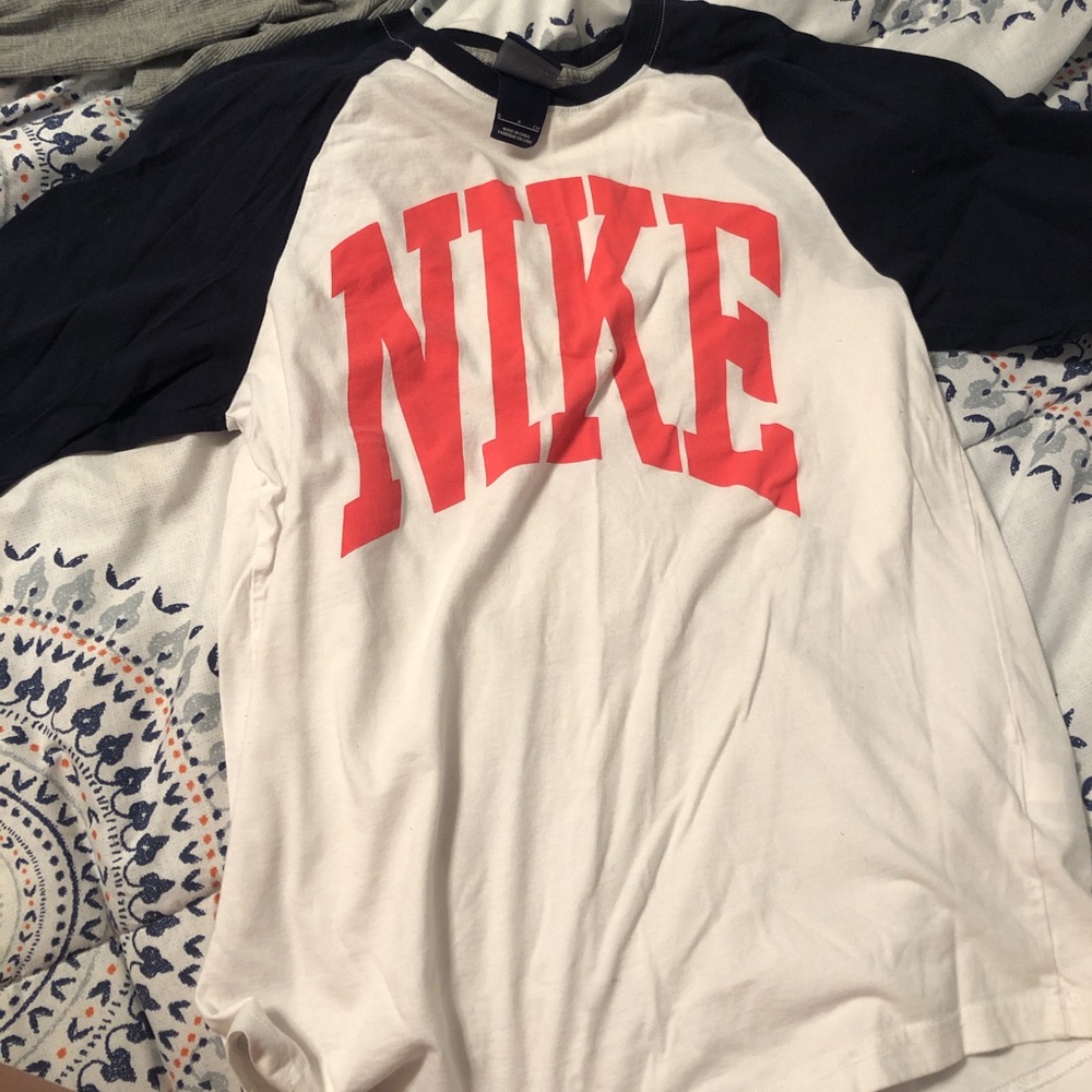 nike cropped shirt